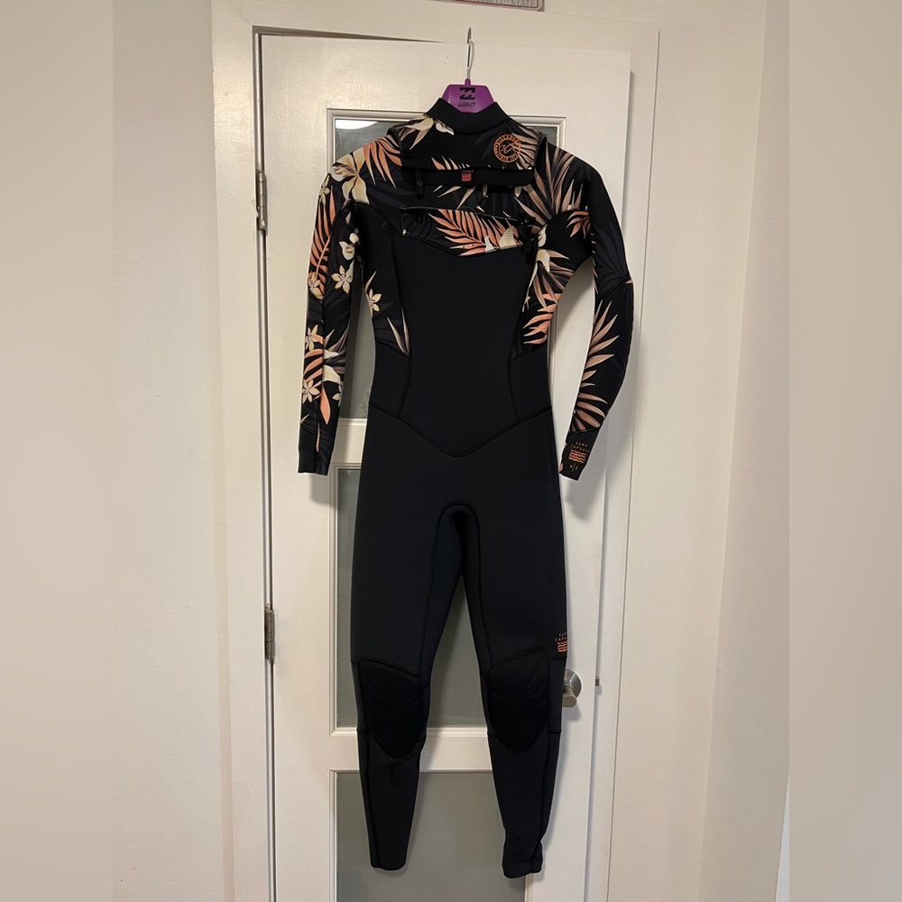 Billabong 4/3 wetsuit - size 6